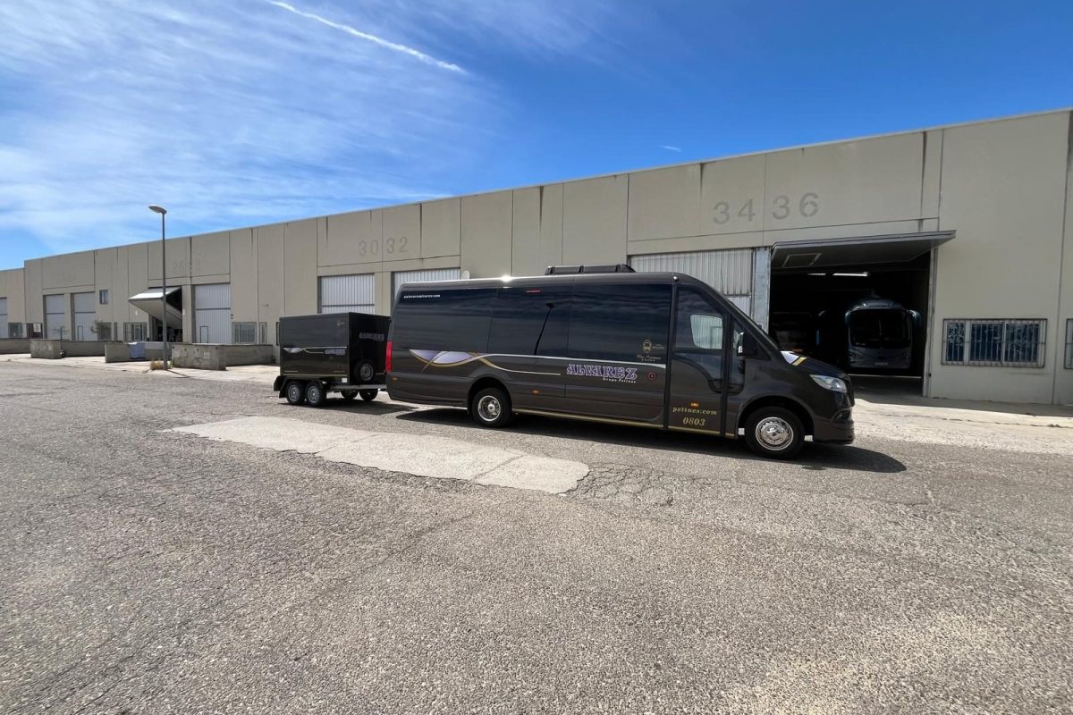 autocares-alvarez-microbus-vip-exterior-frontal-02